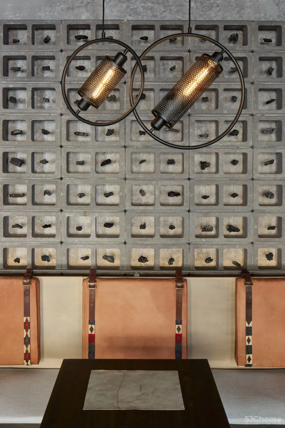 新作 布拉格Gran Fierro餐厅：将木炭融入粗野风格 Formafatal