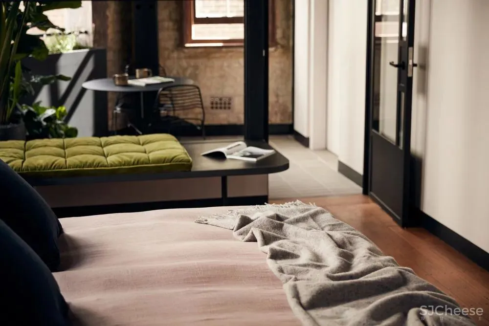 老仓库改酒店,粗糙的样子也很美