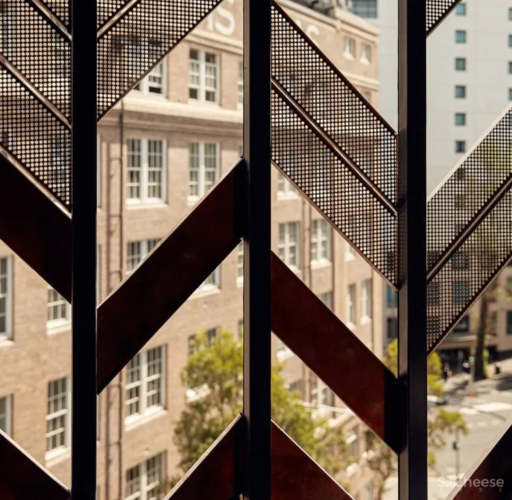 老仓库改酒店,粗糙的样子也很美