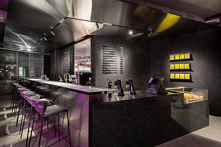 “暗黑风”咖啡厅,不锈钢创造迷离效果