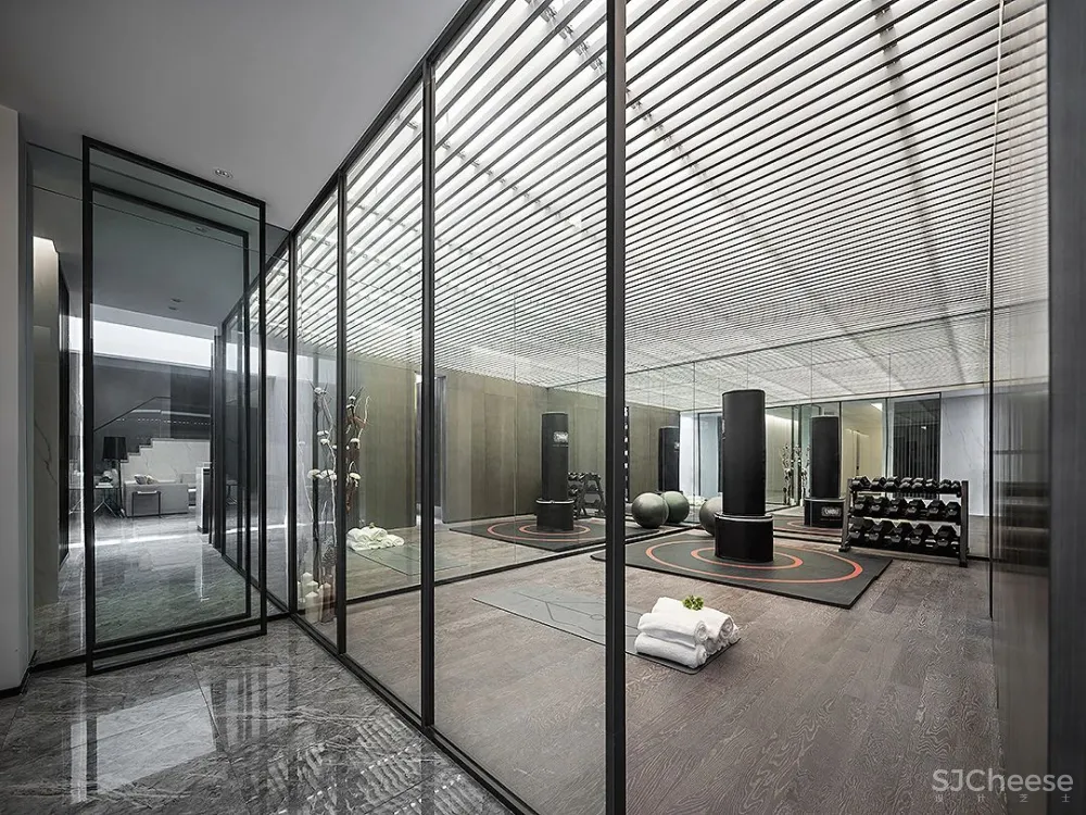 纯净而内敛，大隐于日光的莫兰迪美宅