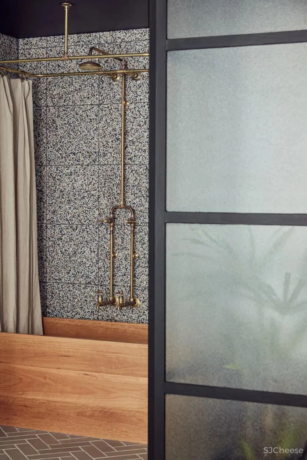 老仓库改酒店,粗糙的样子也很美