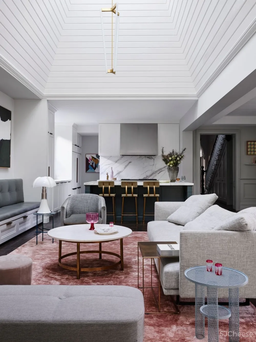 现代和传统元素通过色彩、壁画、纹理和材料的混合创造了从一个房间到另一个房间的视觉旅程