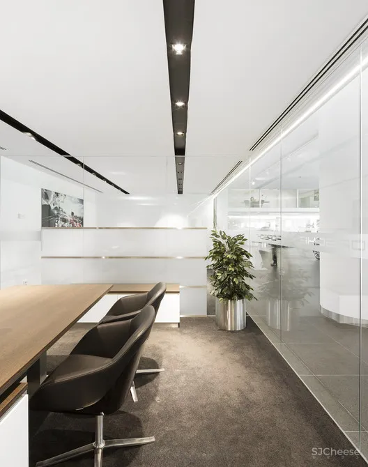 渗透品牌文化的保时捷里斯本中心 OW arquitectos