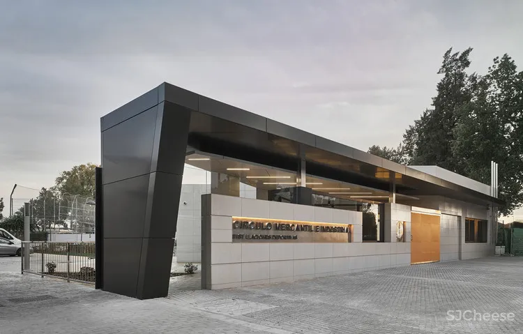 Circulo Mercantil Industrial体育中心 Manuel Quijano Vallejo