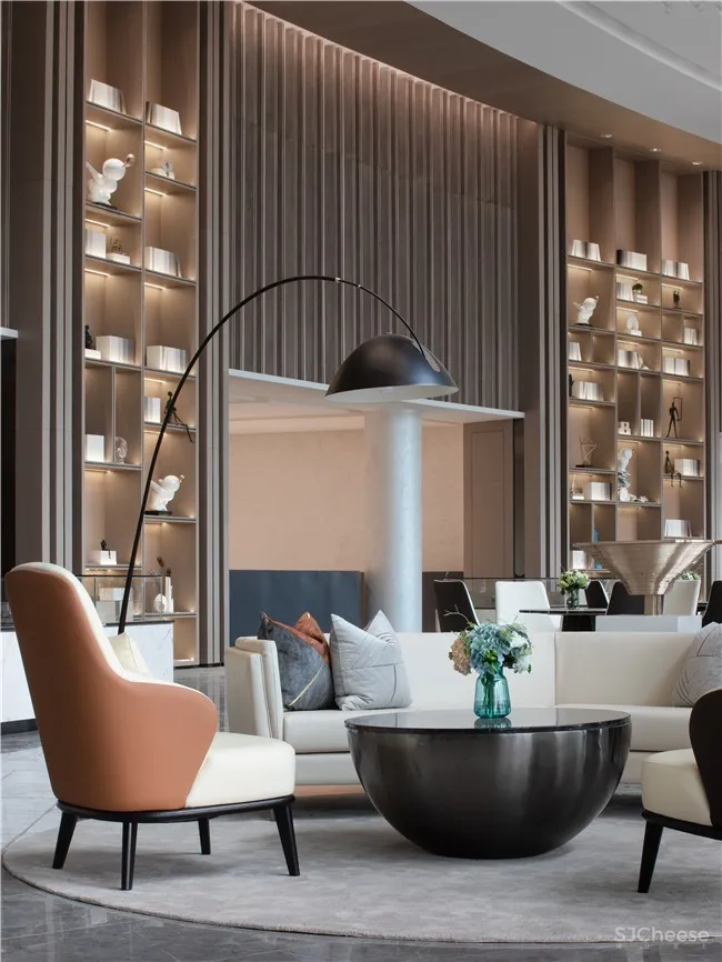 品辰设计 | 探索设计与光影共生的艺术空间 x 绿地艺展中心