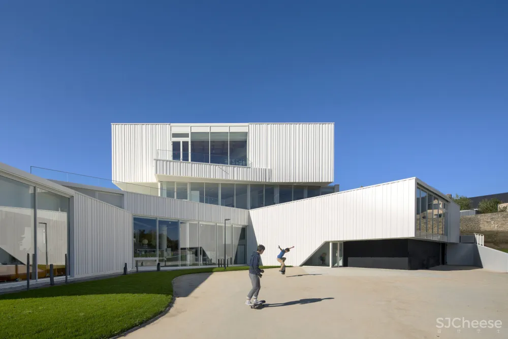 Cultural Center in Baud Studio 02