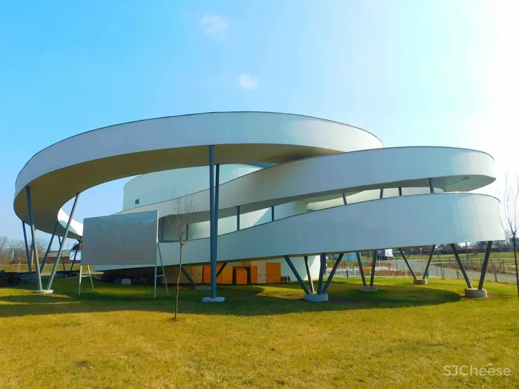 旋转,飞跃——匈牙利自行车服务中心 Cycling Center Ferdinand and Ferdinand Architects