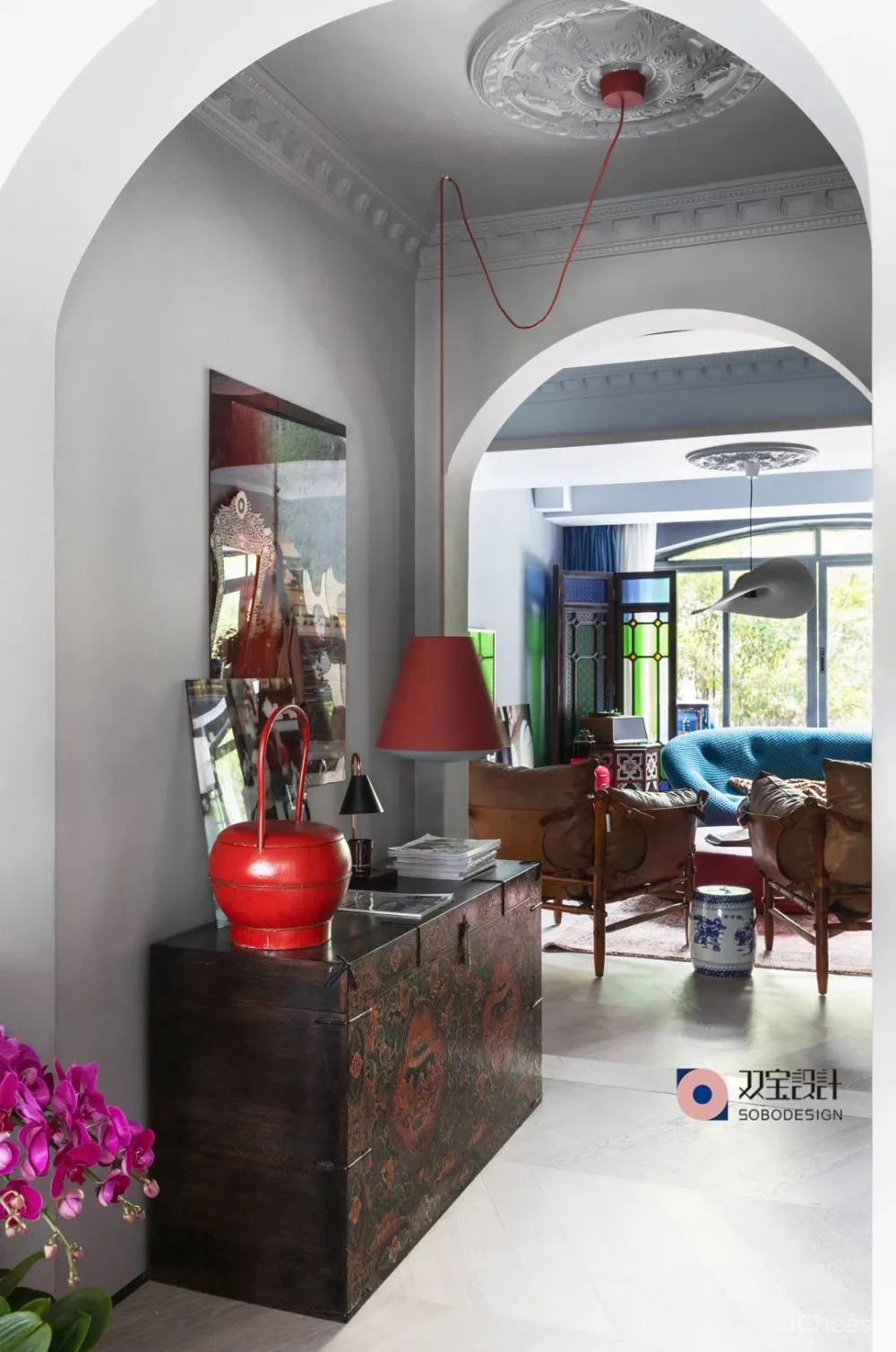 满满艺术复古风,她的家装扮得戏剧感十足 双宝设计