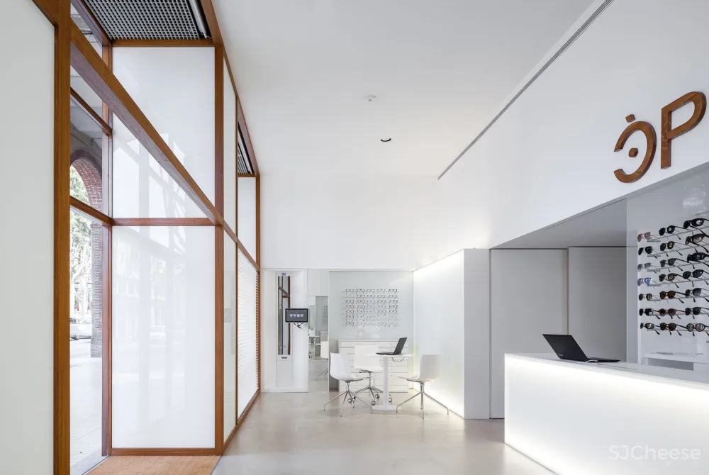 Optic Shop Renovation Arnau Vergés Tejero