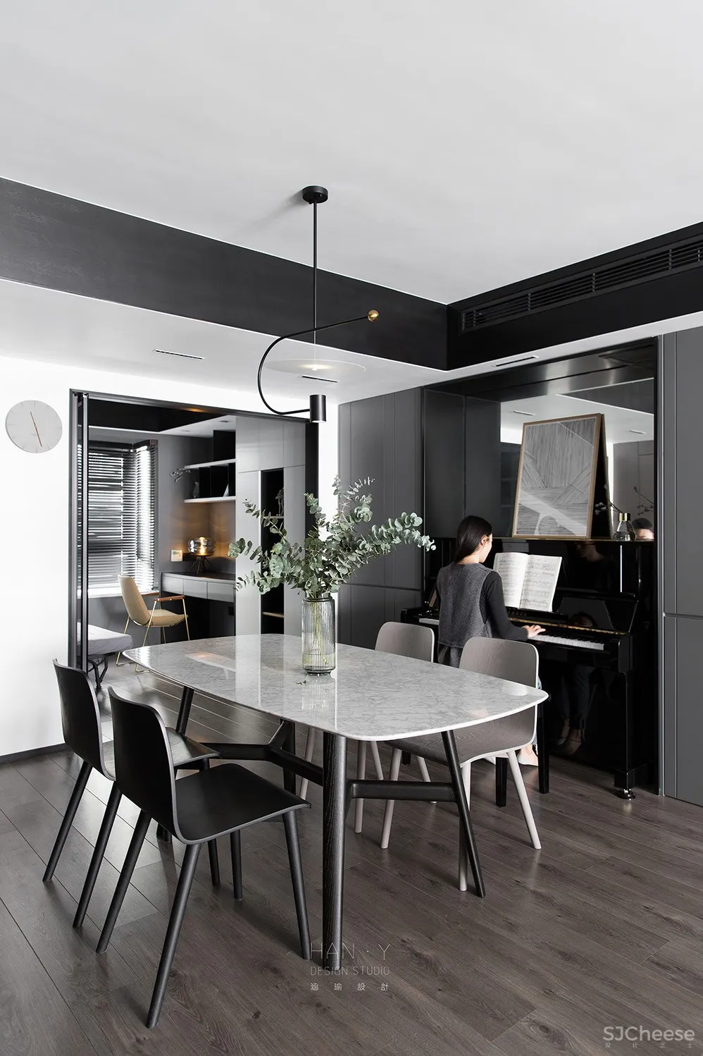 黑是一切颜色的尽头,是设计界的神秘宠儿