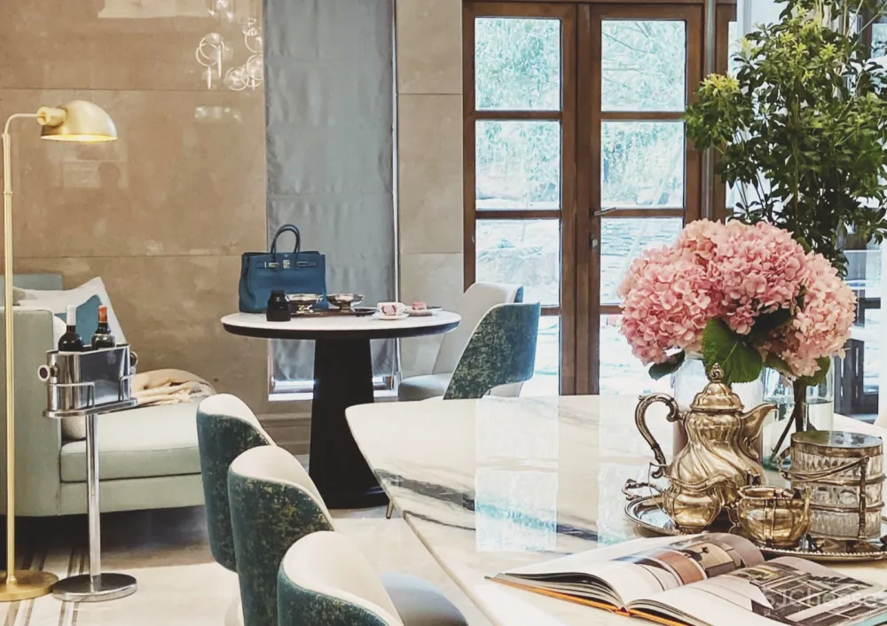 充满浪漫的阳光大宅在成都的私宅内低调呈现