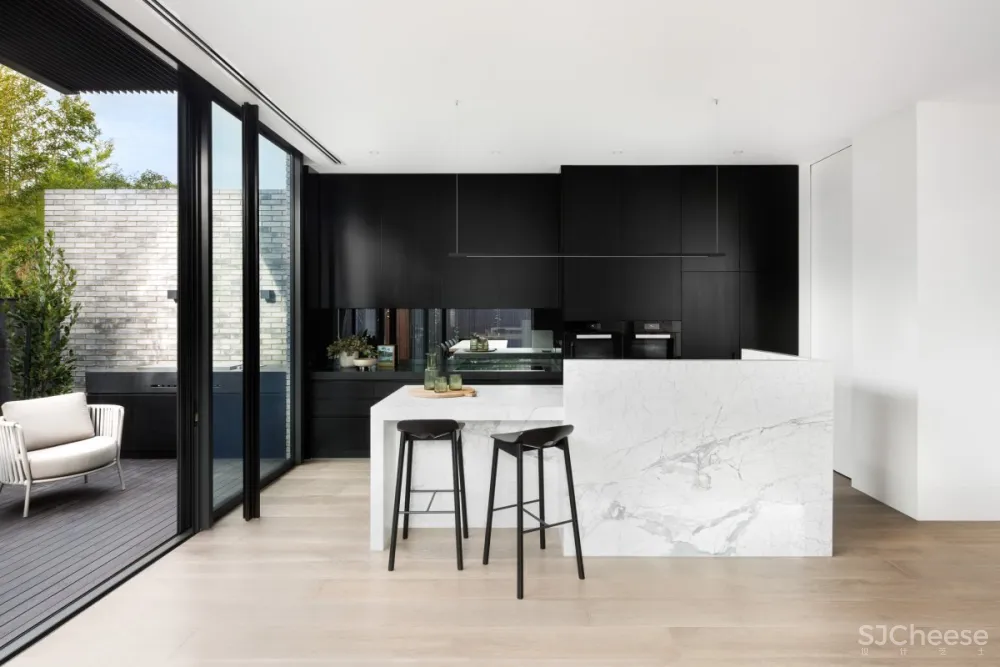 Cera Stribley | Caroline , 当代鲜明的古朴住宅