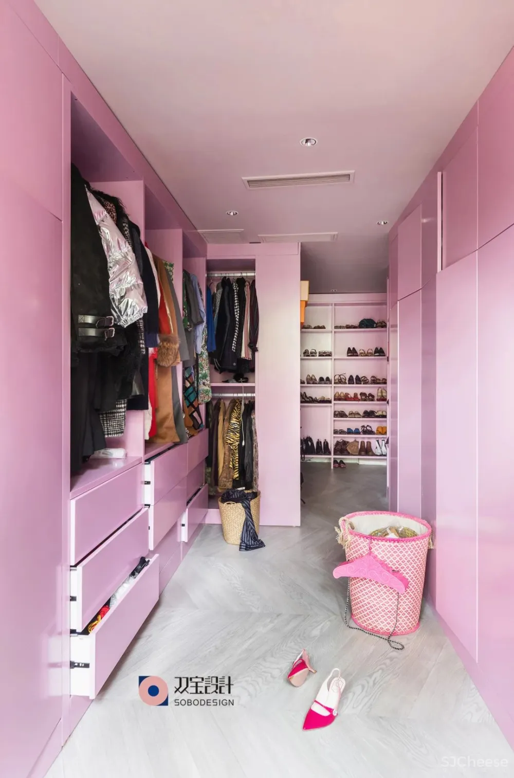 满满艺术复古风,她的家装扮得戏剧感十足 双宝设计