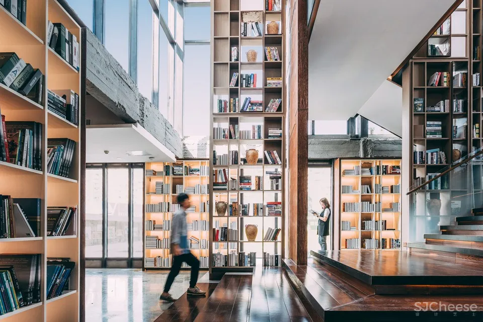 广东中山旧工厂改造的销售中心︱汤物臣·肯文