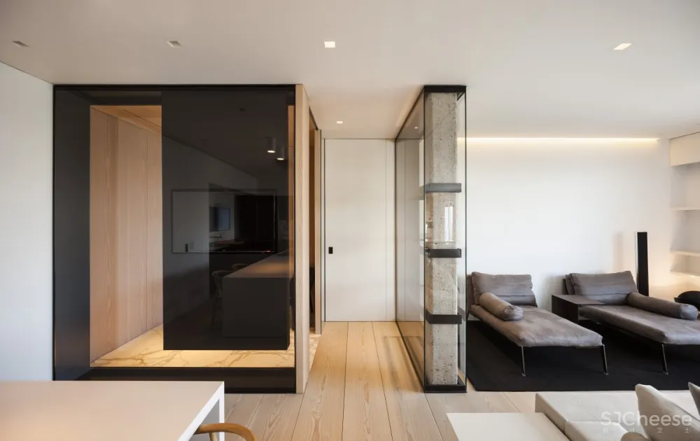 Francesc Rifé | BG Apartment , 经典建筑的顶层公寓