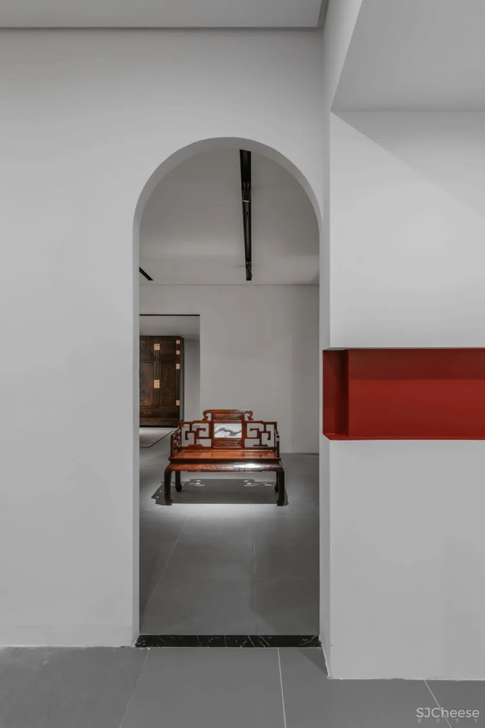 非空”——当一抹“红”种在极简白里,美出新高度 尤格空间设计