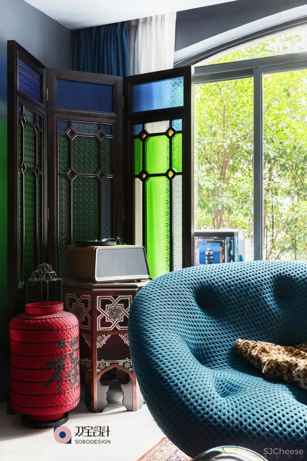 满满艺术复古风,她的家装扮得戏剧感十足 双宝设计