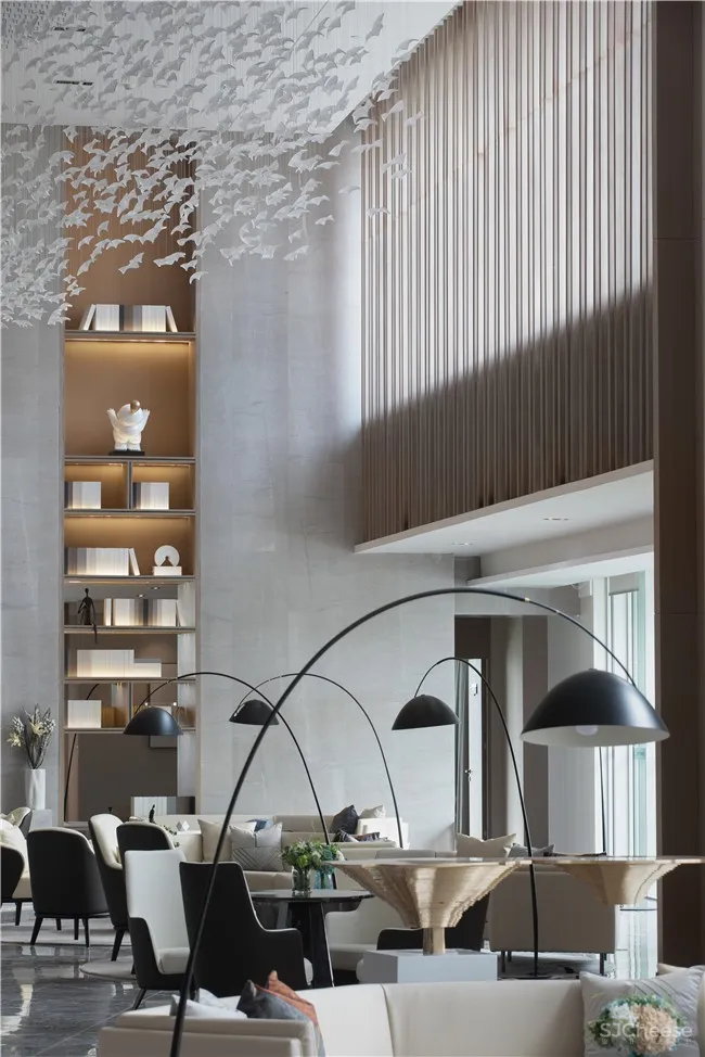 品辰设计 | 探索设计与光影共生的艺术空间 x 绿地艺展中心