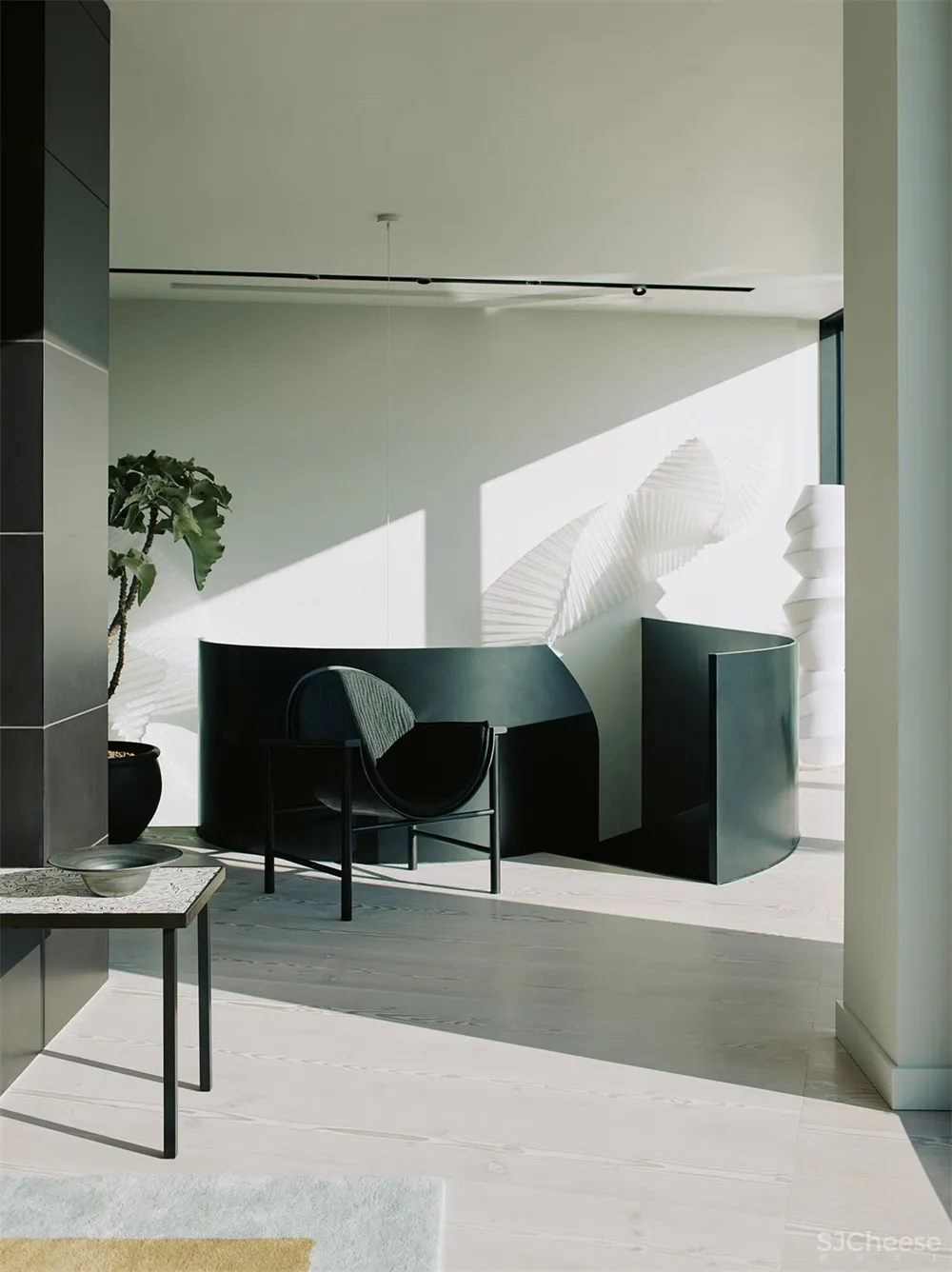 伦敦原BBC总部大楼顶层公寓设计 Waldo Works