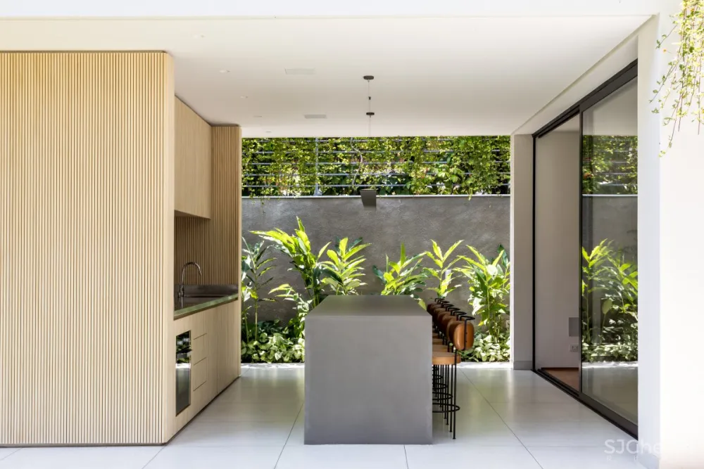 CR2 Architecture | Jacupiranga House , 现代明亮开放的绿色住宅