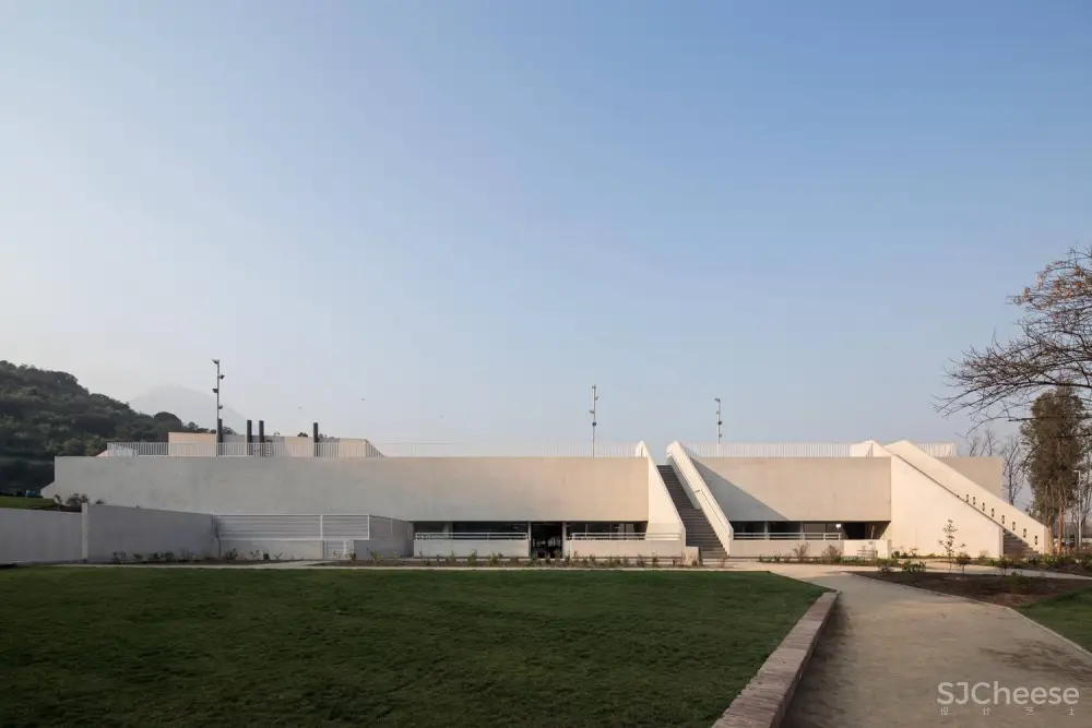 The Saint George College’s Gymnasium Gonzalo Mardones V Arquitectos