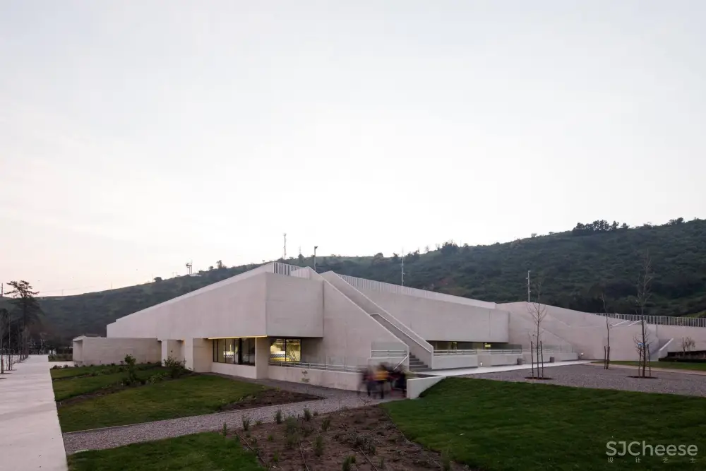 The Saint George College’s Gymnasium Gonzalo Mardones V Arquitectos