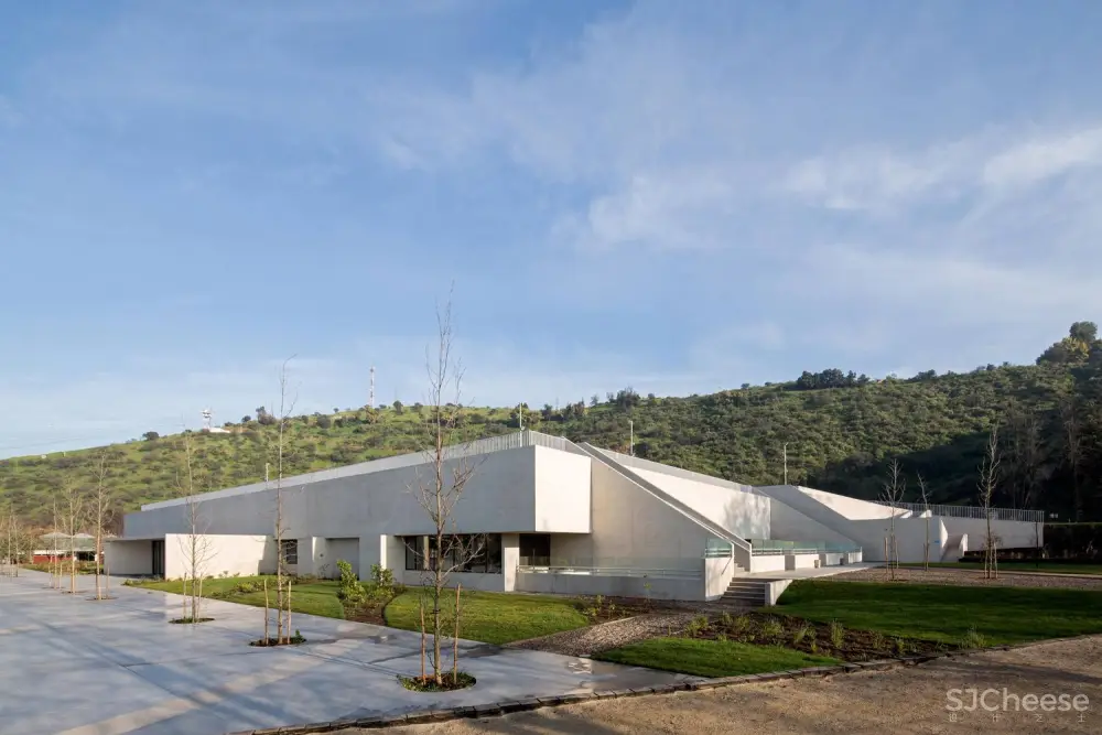 The Saint George College’s Gymnasium Gonzalo Mardones V Arquitectos