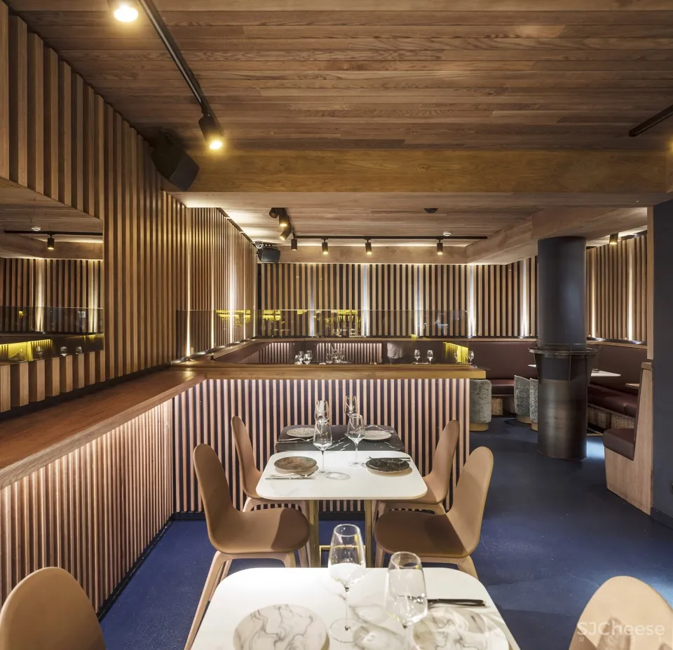 深绿色港口风餐厅酒吧，西班牙 EL EQUIPO CREATIVO