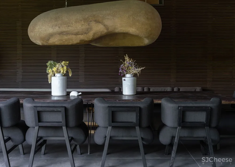 370㎡建筑师的私人别墅,混搭的侘寂美学 sergey makhno