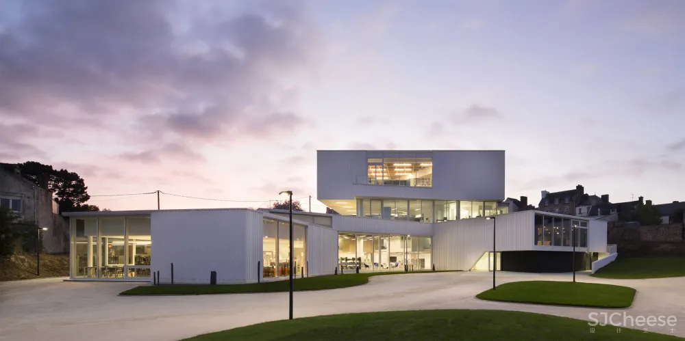 Cultural Center in Baud Studio 02