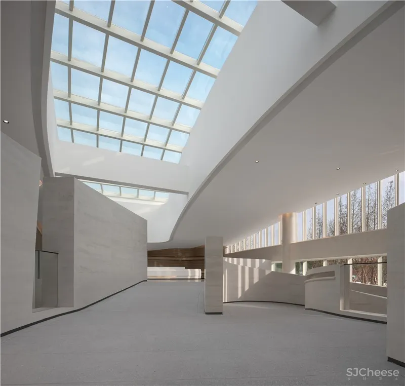 品辰设计 | 探索设计与光影共生的艺术空间 x 绿地艺展中心