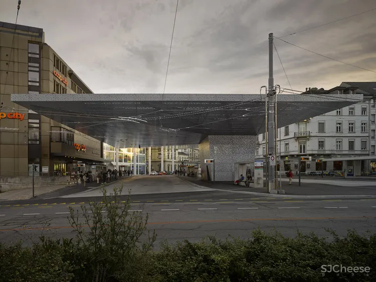 温特图尔火车站广场公交枢纽