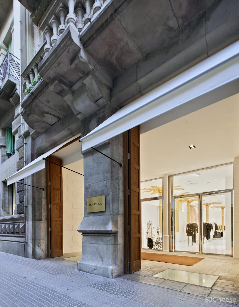 Djaba Diassamidze | Darial概念店 , 现代华丽的混泥土设计