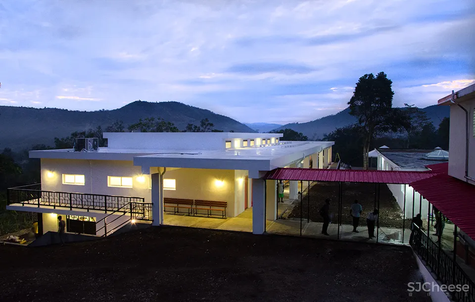 maternal and neonatal health center