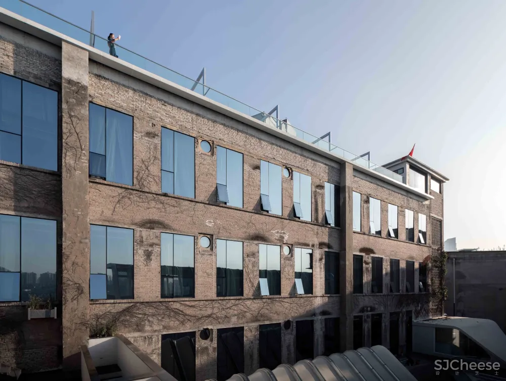 重庆印制一厂山鬼精品酒店改造 寻常设计