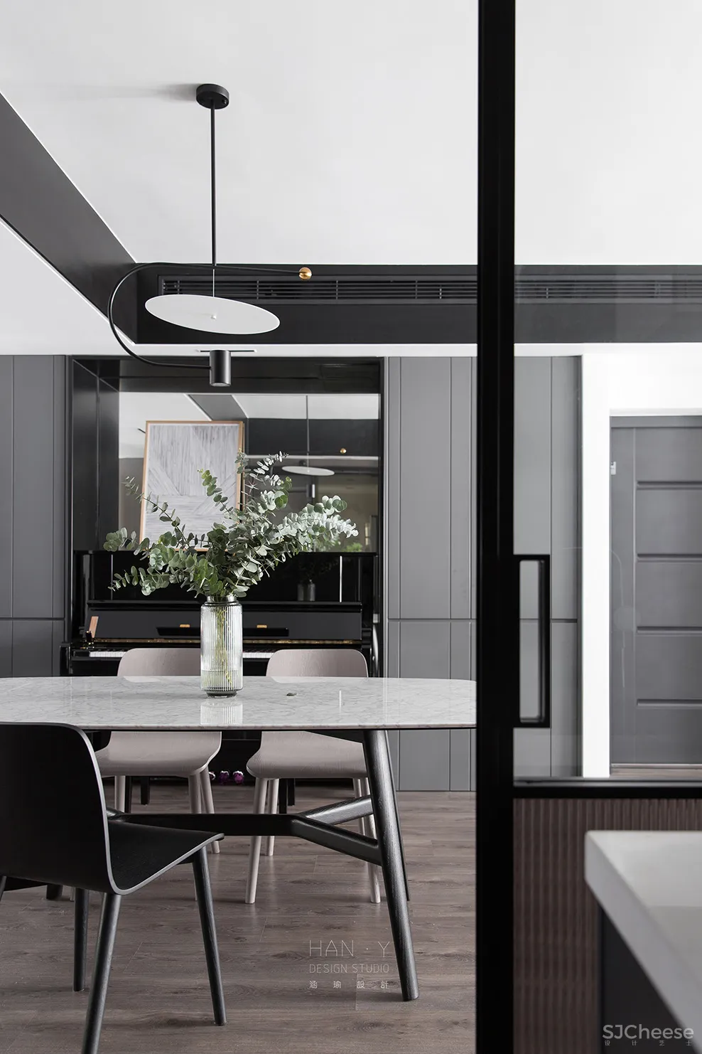 黑是一切颜色的尽头,是设计界的神秘宠儿