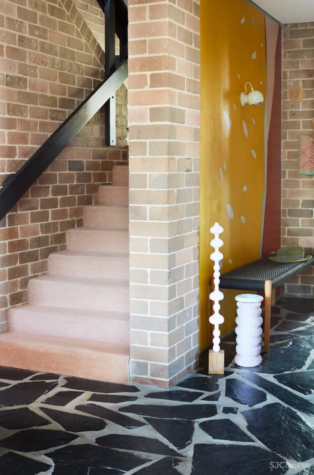 Amber Road | Polychrome House , 现代色彩丰富的艺术之家