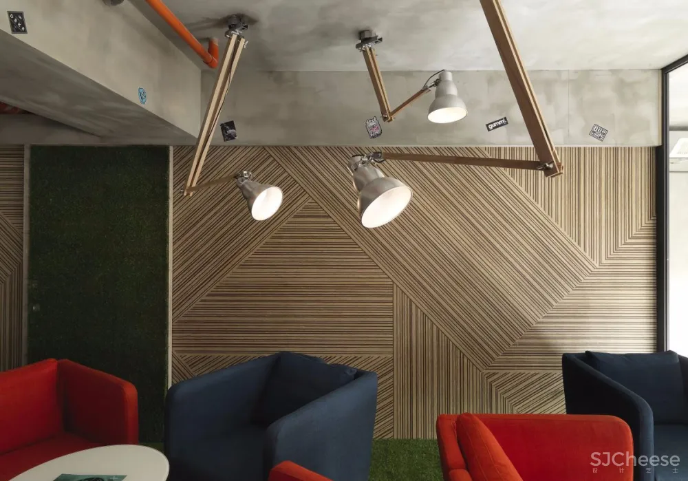 后现代 X 工业风=科幻质感汽修店