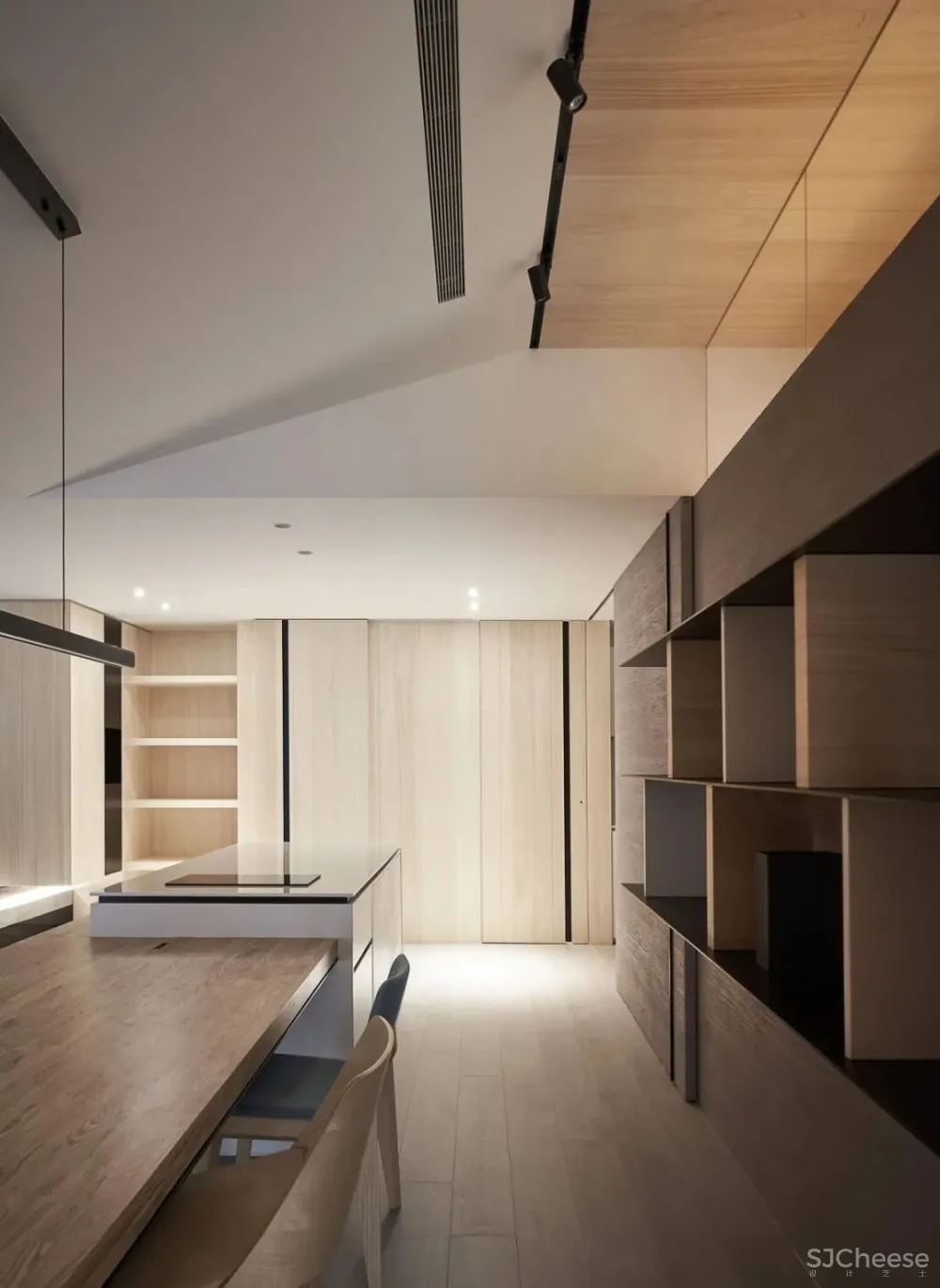 一条木质人行道贯穿公私区域,家还可以这样分 虫点子设计