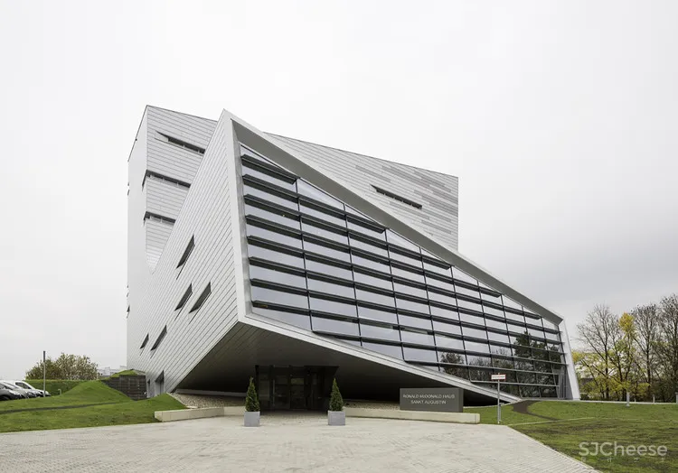 圣奥古斯丁 Ronald McDonald罗纳德 麦克唐纳住宅大楼 Graft