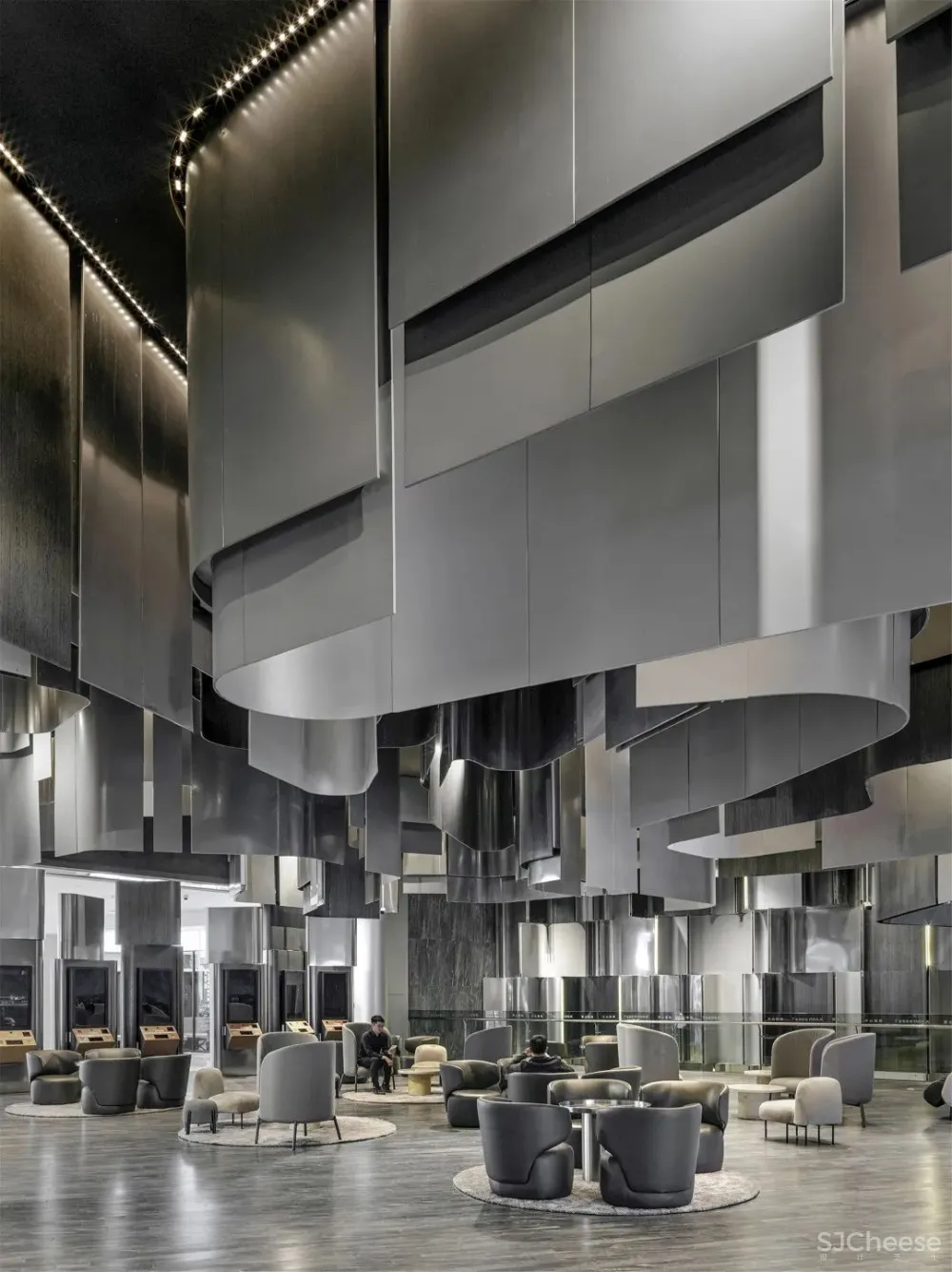 罗灵杰 龙慧祺:香港将军澳蓝塘傲会所 K11周大福