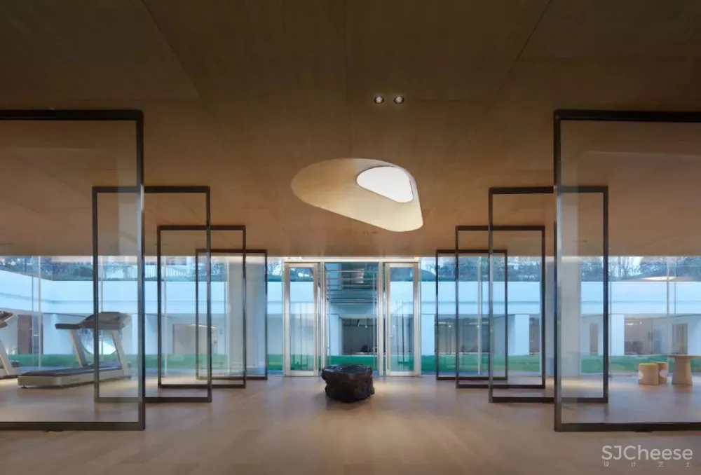 极简白 灰砖,格调十足的先锋艺术馆! 共生形态