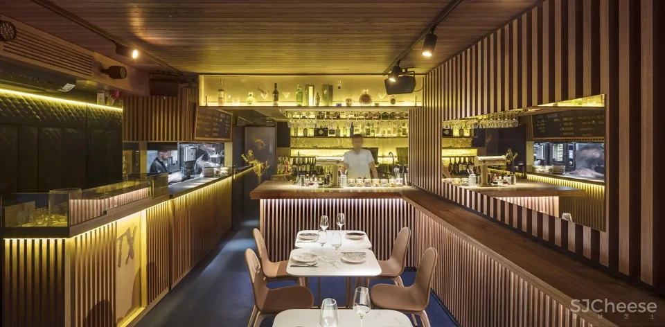 深绿色港口风餐厅酒吧，西班牙 EL EQUIPO CREATIVO