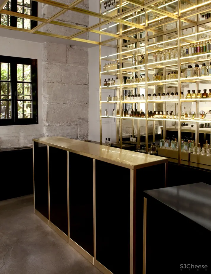 The Liquides Perfume Bar in Marais, Paris