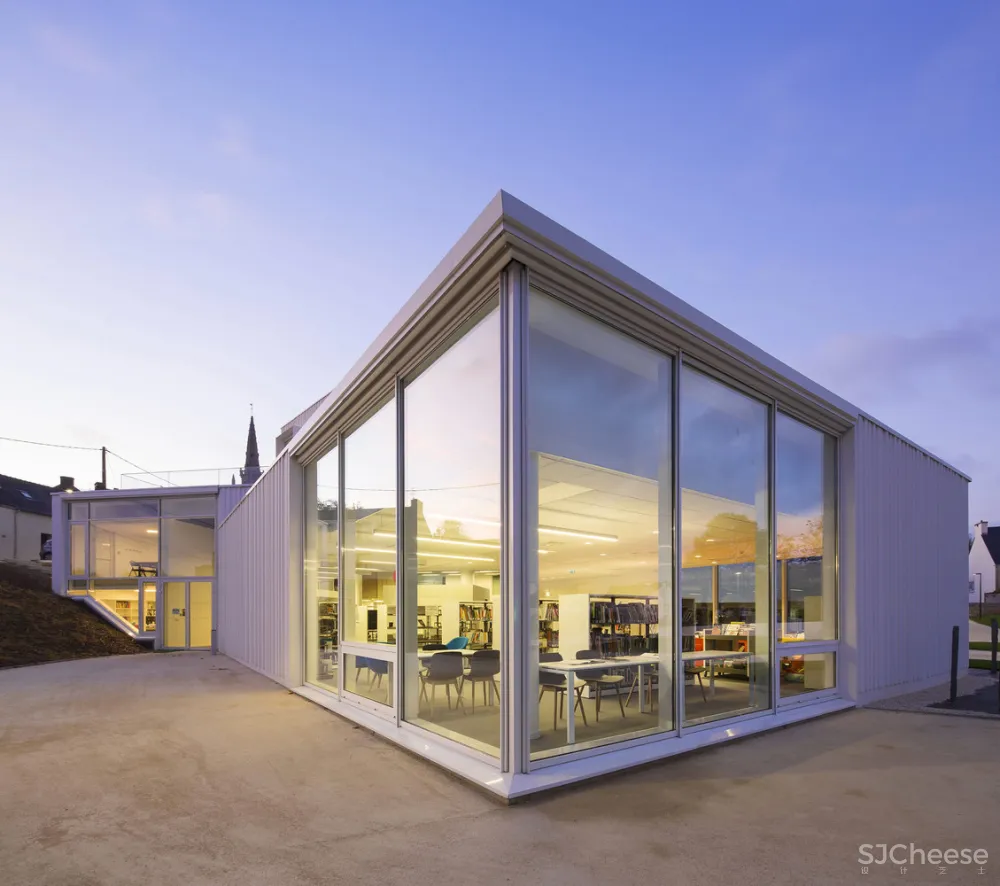 Cultural Center in Baud Studio 02