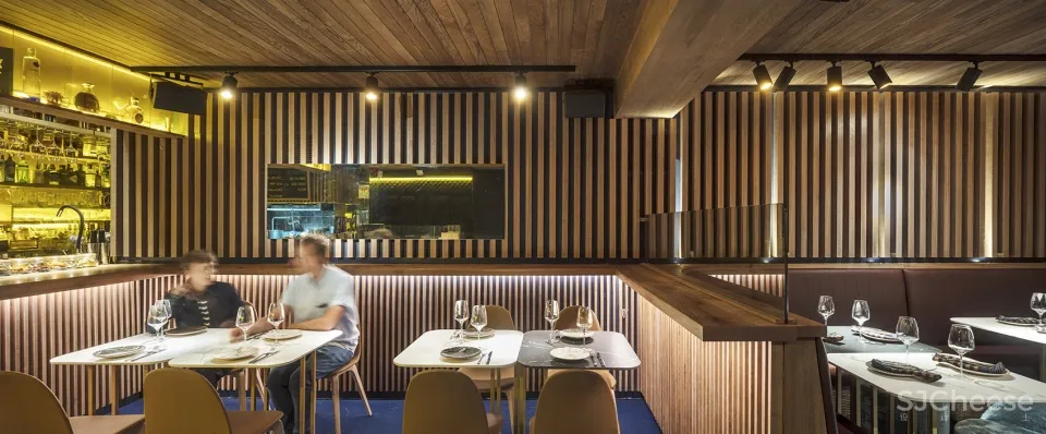 深绿色港口风餐厅酒吧，西班牙 EL EQUIPO CREATIVO