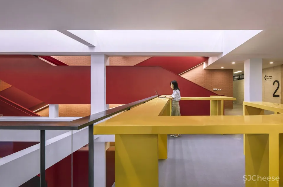 清华大学第四教学楼室内空间改造