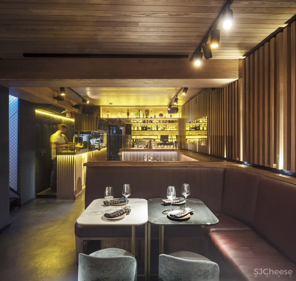 深绿色港口风餐厅酒吧，西班牙 EL EQUIPO CREATIVO