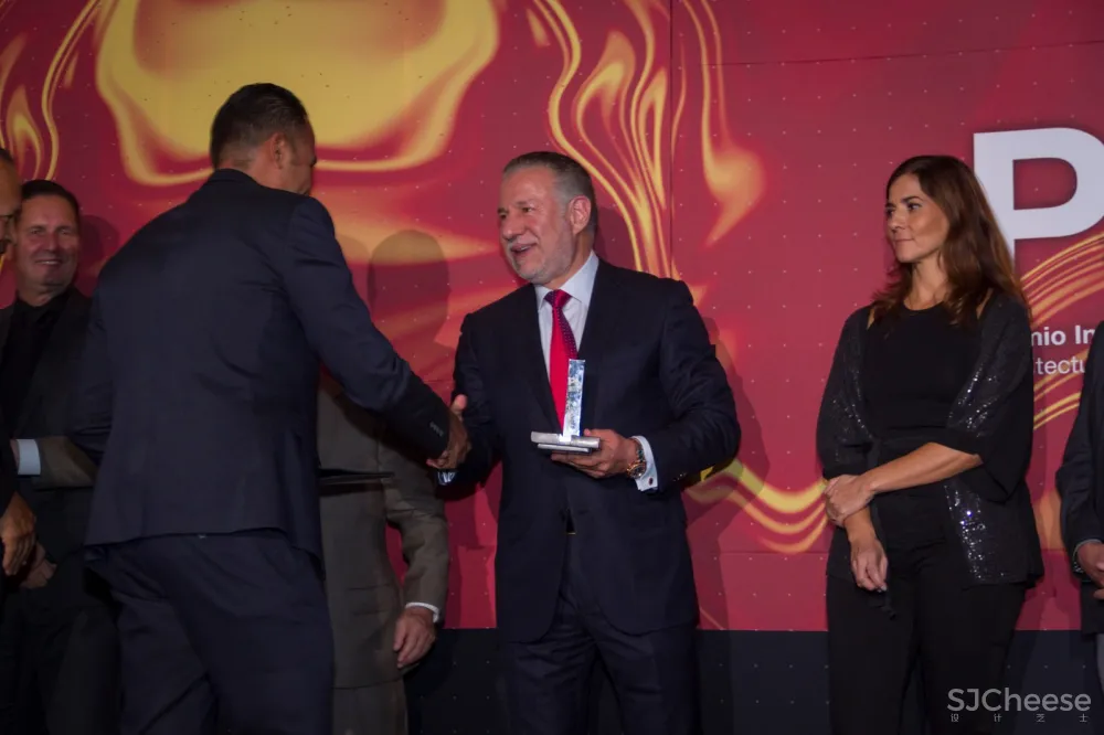 PI设计大奖 瓷砖机构工程创新应用奖: 韦尔塔斯乡村俱乐部 Country Club Las Huertas